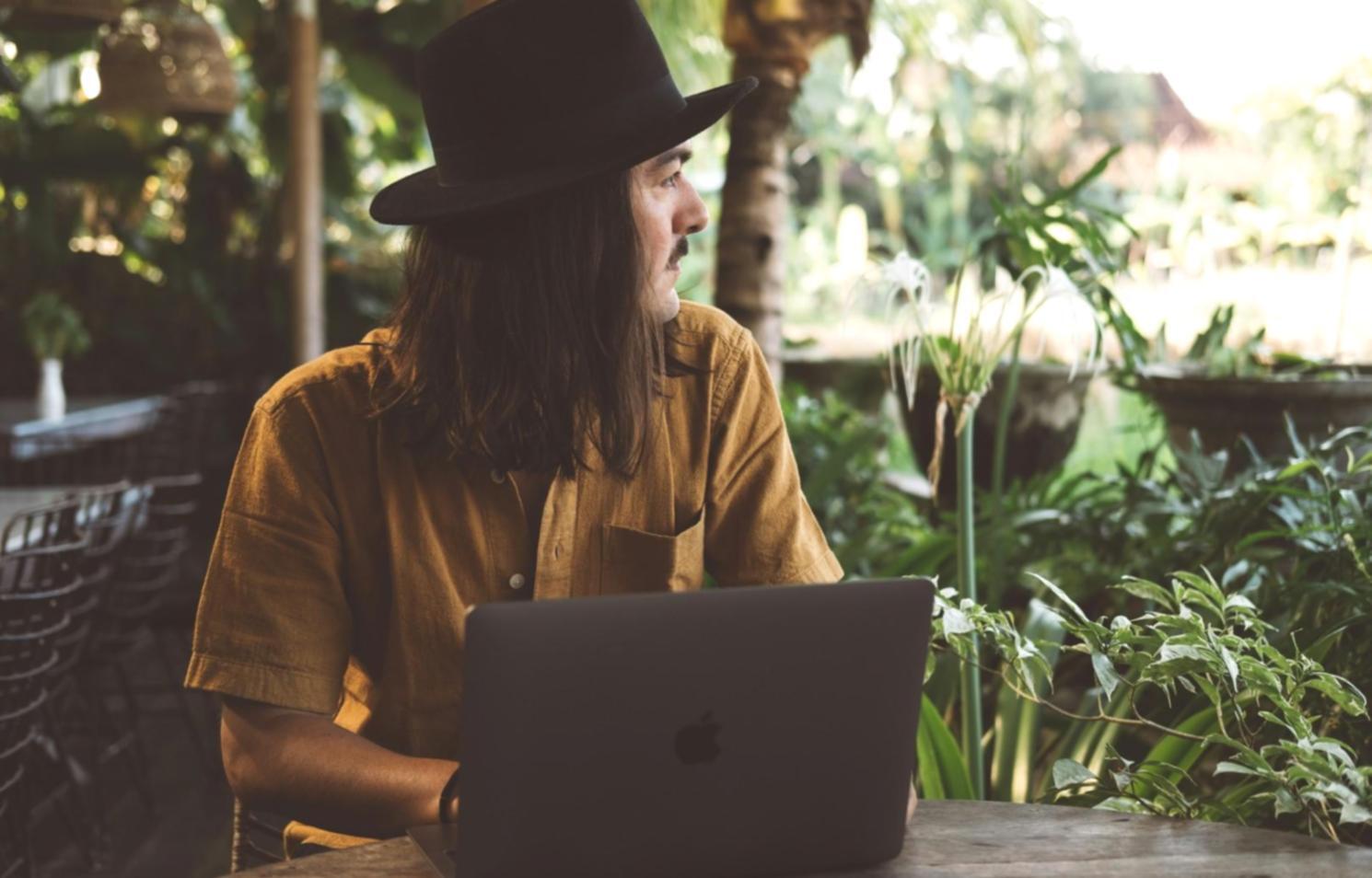 Mobile SEO analysis workspace showing performance metrics and optimization tools